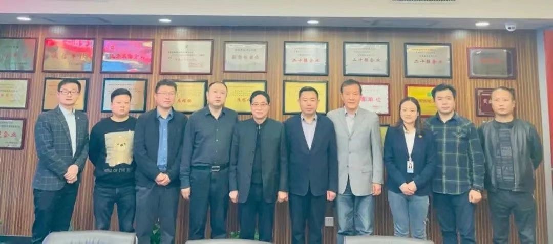 秦商百人會(huì)、西安建筑安裝協(xié)會(huì)蒞臨立豪集團(tuán)交流座談